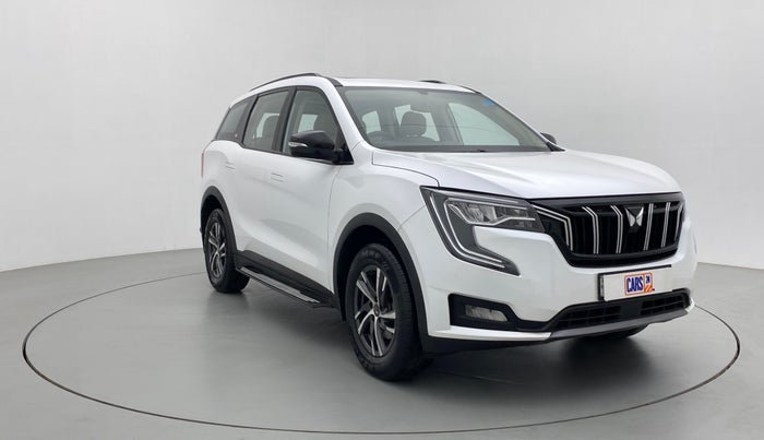 2022 Mahindra XUV700 AX 5 P MT 5 STR, Petrol, Manual, 10,488 km, Right Front Diagonal