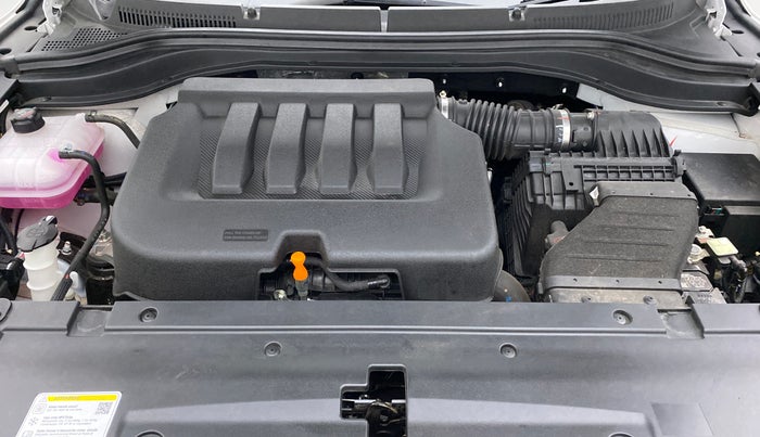 2022 Mahindra XUV700 AX 5 P MT 5 STR, Petrol, Manual, 10,488 km, Open Bonet