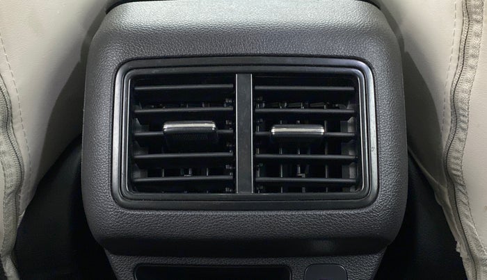 2022 Mahindra XUV700 AX 5 P MT 5 STR, Petrol, Manual, 10,488 km, Rear AC Vents