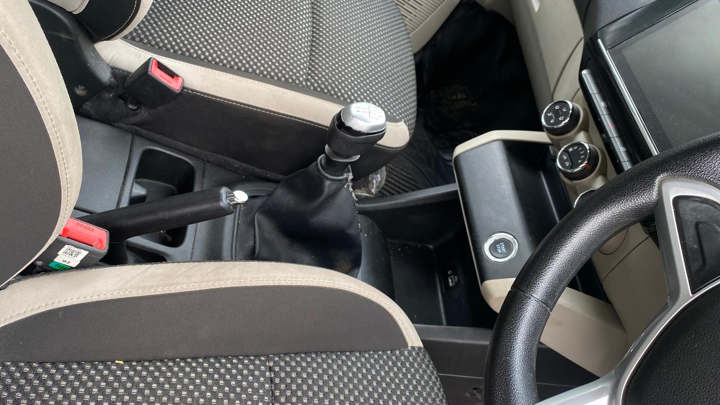 2019 Renault TRIBER RXZ, Petrol, Manual, 36,025 km, Gear Lever