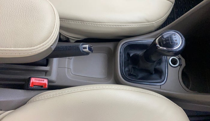 2012 Skoda Rapid ELEGANCE 1.6 TDI CR MT, Diesel, Manual, 72,503 km, Gear Lever