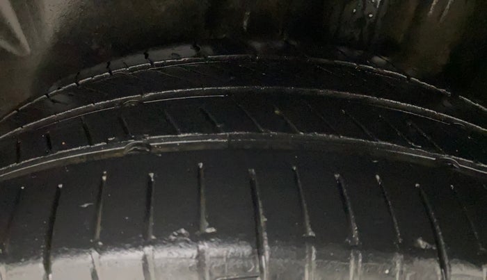 2012 Skoda Rapid ELEGANCE 1.6 TDI CR MT, Diesel, Manual, 72,503 km, Left Rear Tyre Tread