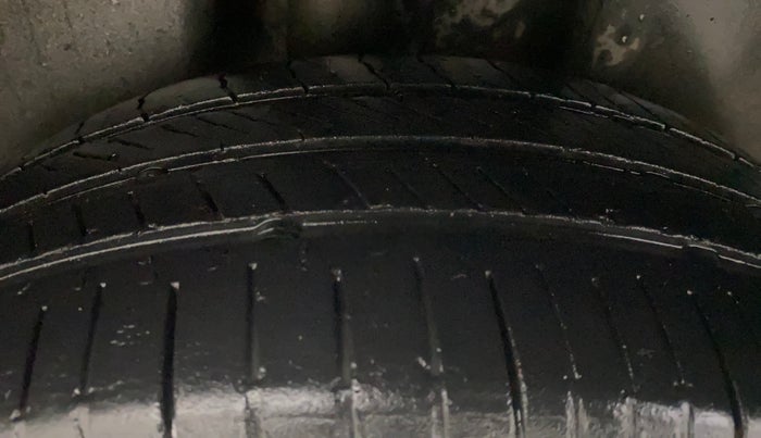 2012 Skoda Rapid ELEGANCE 1.6 TDI CR MT, Diesel, Manual, 72,503 km, Right Rear Tyre Tread