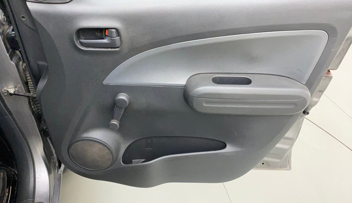 2012 Maruti Ritz LXI, Petrol, Manual, 1,19,936 km, Driver-side door - Trim has minor damage