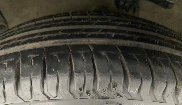 2012 Maruti Ritz LXI, Petrol, Manual, 1,19,936 km, Left Front Tyre Tread