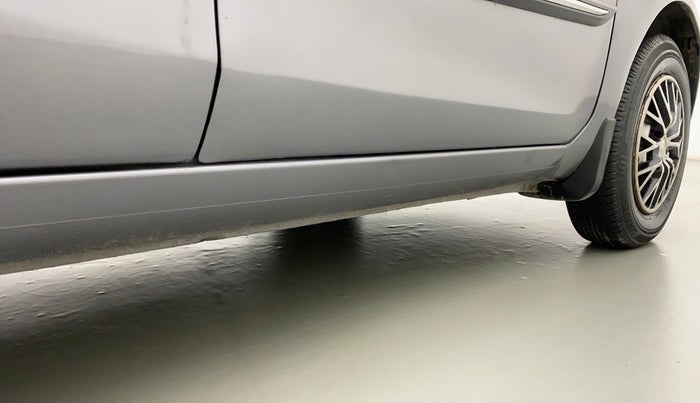 2012 Maruti Ritz LXI, Petrol, Manual, 1,19,936 km, Right running board - Slightly rusted