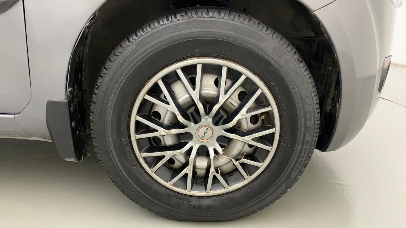 2012 Maruti Ritz LXI, Petrol, Manual, 1,19,936 km, Right Front Wheel