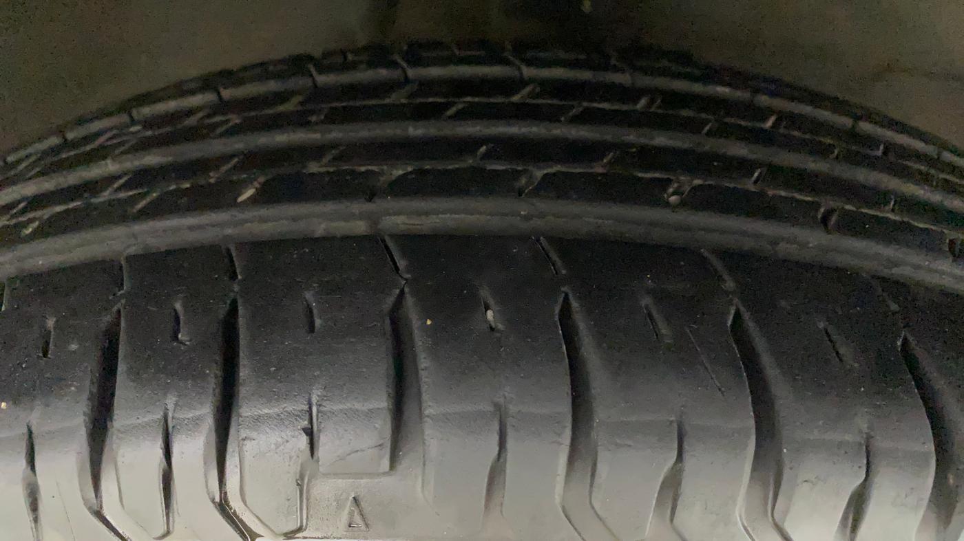 2012 Maruti Ritz LXI, Petrol, Manual, 1,19,936 km, Right Front Tyre Tread