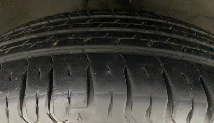 2012 Maruti Ritz LXI, Petrol, Manual, 1,19,936 km, Right Front Tyre Tread