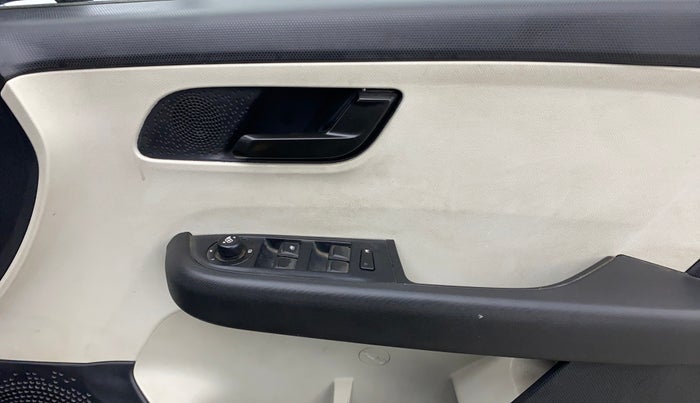 2022 Tata ALTROZ XM PLUS PETROL, Petrol, Manual, 57,204 km, Driver Side Door Panels Control