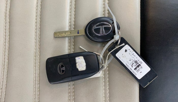 2022 Tata ALTROZ XM PLUS PETROL, Petrol, Manual, 57,204 km, Key Close Up