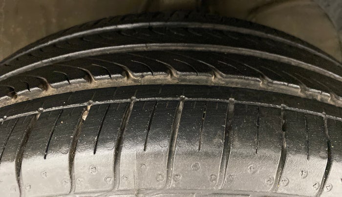 2017 Maruti Baleno SIGMA PETROL 1.2, Petrol, Manual, 63,675 km, Right Front Tyre Tread