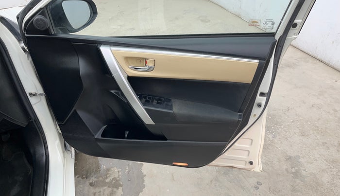 2018 Toyota Corolla Altis G PETROL, Petrol, Manual, 42,165 km, Driver Side Door Panels Control