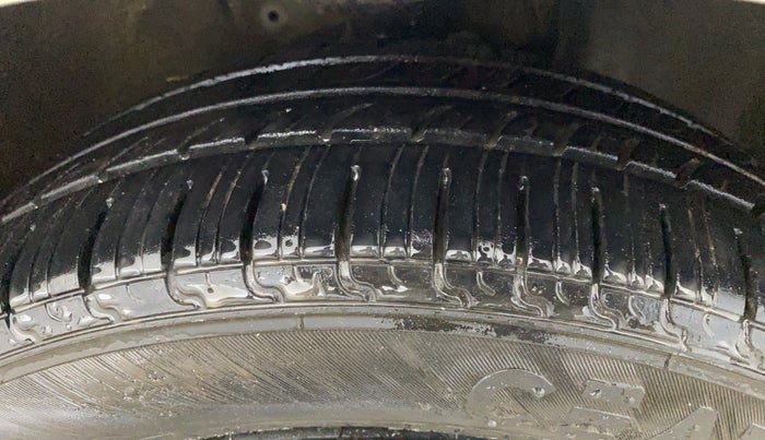 2018 Maruti IGNIS DELTA 1.2 AMT, Petrol, Automatic, 95,662 km, Right Front Tyre Tread