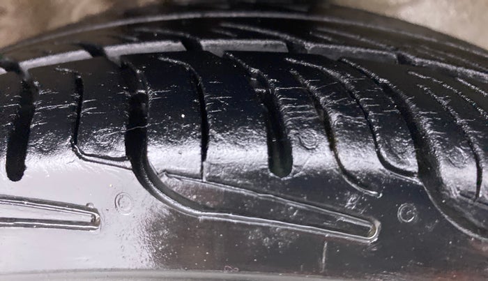 2015 Maruti Alto K10 VXI P, Petrol, Manual, Right Front Tyre Tread