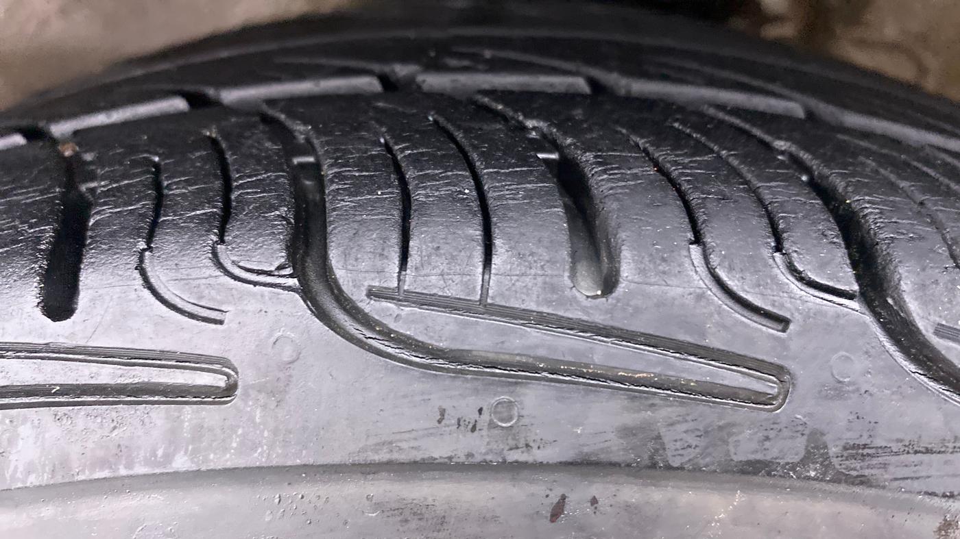 2015 Maruti Alto K10 VXI P, Petrol, Manual, Left Front Tyre Tread
