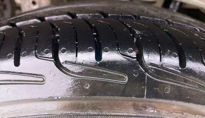 2015 Maruti Alto K10 VXI P, Petrol, Manual, Right Rear Tyre Tread