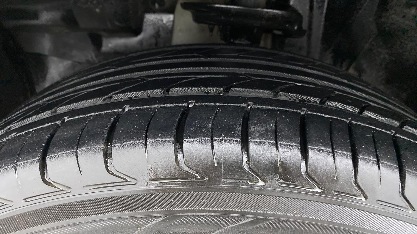 2019 Jeep Compass LONGITUDE (O) 1.4 PETROL AT, Petrol, Automatic, 47,095 km, Left Front Tyre Tread
