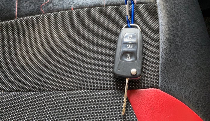 2019 Tata TIGOR XZ PETROL, CNG, Manual, 72,263 km, Key Close Up