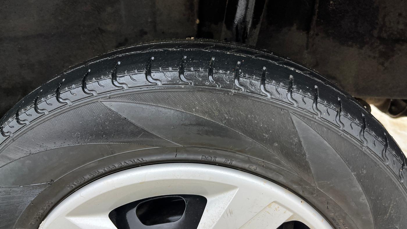 2019 Renault Kwid RXT 1.0 AMT (O), Petrol, Automatic, 43,393 km, Left Rear Tyre Tread