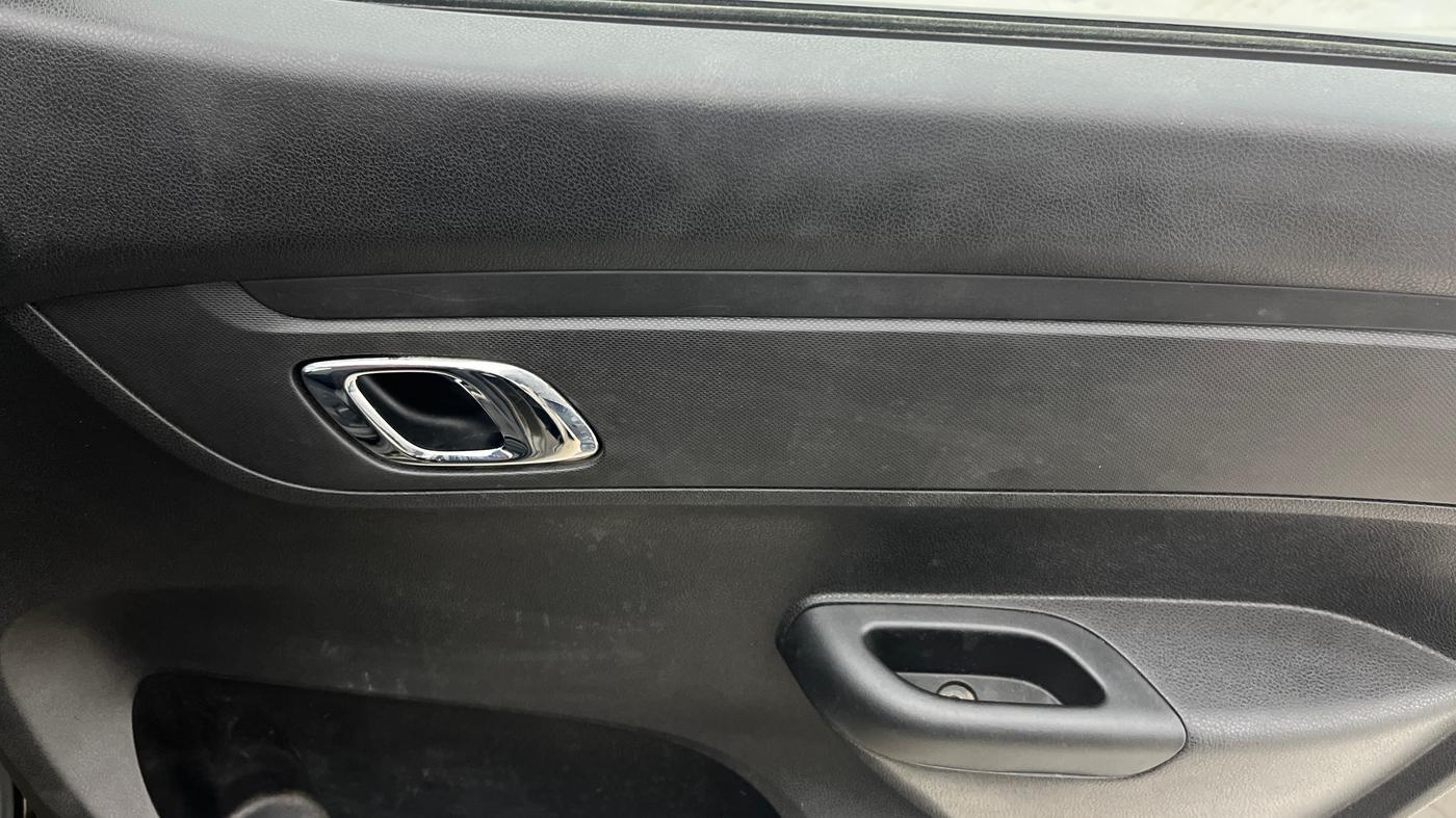 2019 Renault Kwid RXT 1.0 AMT (O), Petrol, Automatic, 43,393 km, Driver Side Door Panels Control