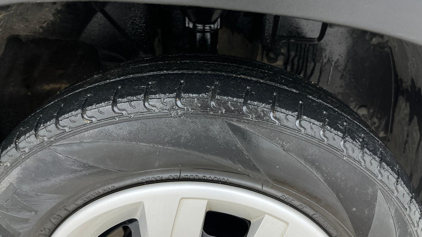 2019 Renault Kwid RXT 1.0 AMT (O), Petrol, Automatic, 43,393 km, Right Front Tyre Tread
