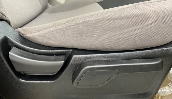 2018 Mahindra Scorpio S7 120 BHP 2WD, Diesel, Manual, 43,269 km, Driver Side Adjustment Panel