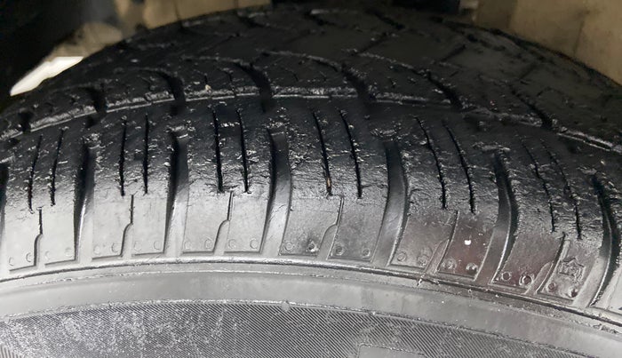 2018 Mahindra Scorpio S7 120 BHP 2WD, Diesel, Manual, 43,269 km, Right Front Tyre Tread