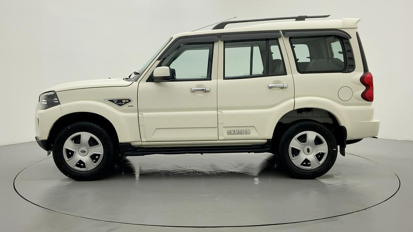2018 Mahindra Scorpio S7 120 BHP 2WD, Diesel, Manual, 43,269 km, Left Side
