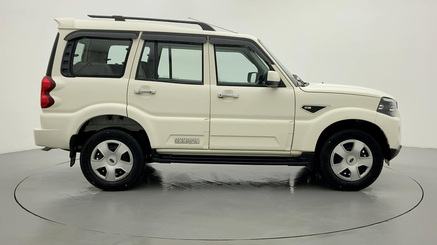 2018 Mahindra Scorpio S7 120 BHP 2WD, Diesel, Manual, 43,269 km, Right Side View