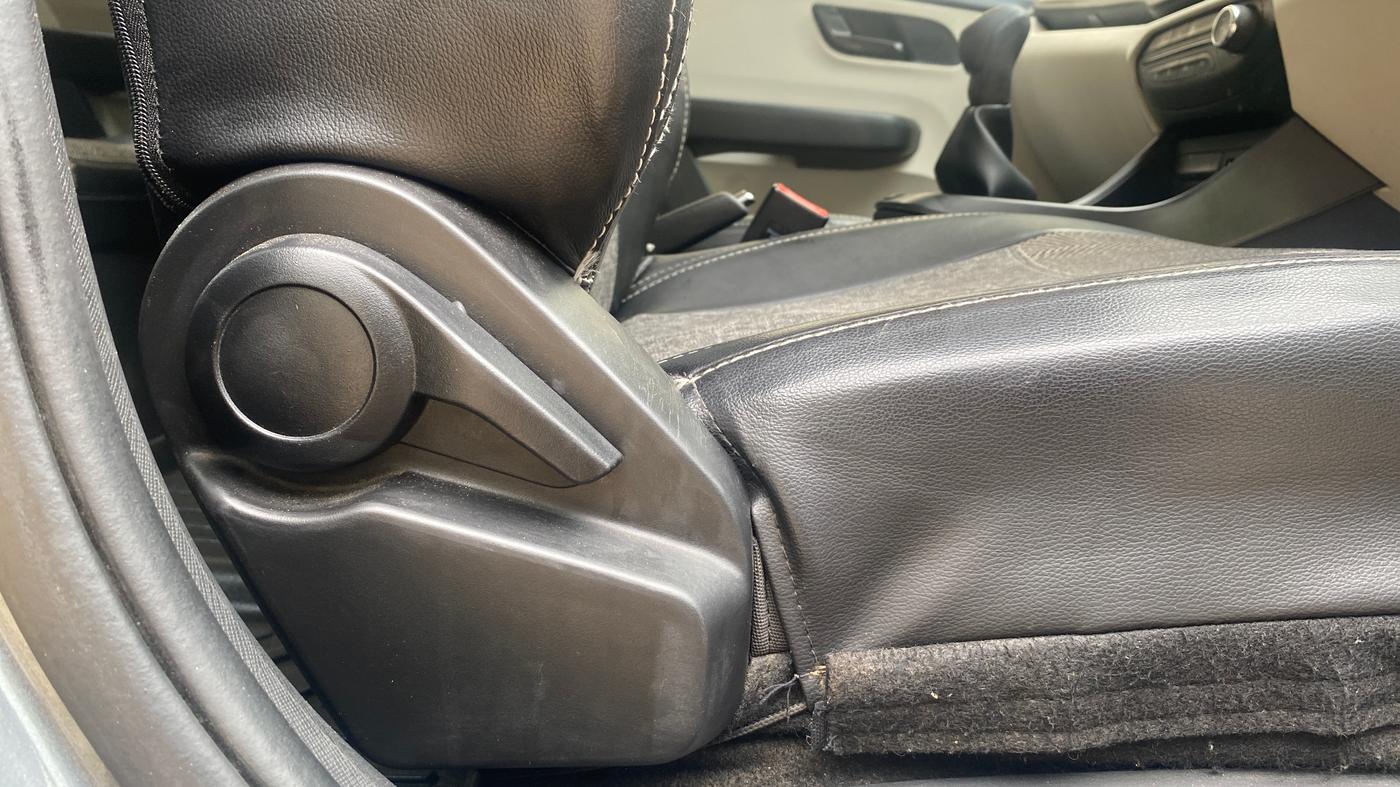 2022 Tata ALTROZ XE PLUS PETROL, Petrol, Manual, 72,928 km, Driver Side Adjustment Panel