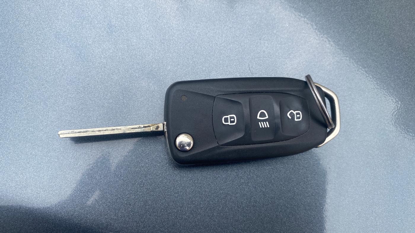 2022 Tata ALTROZ XE PLUS PETROL, Petrol, Manual, 72,928 km, Key Close Up