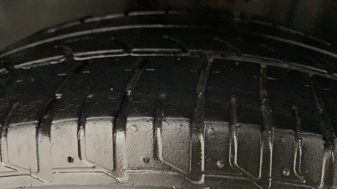 2018 Volkswagen Vento HIGHLINE PLUS 1.2 AT 16 ALLOY, Petrol, Automatic, 67,875 km, Left Rear Tyre Tread
