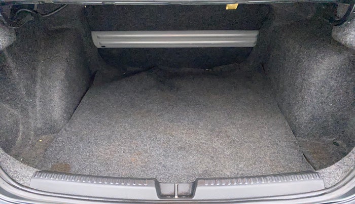 2018 Volkswagen Vento HIGHLINE PLUS 1.2 AT 16 ALLOY, Petrol, Automatic, 67,875 km, Boot Inside