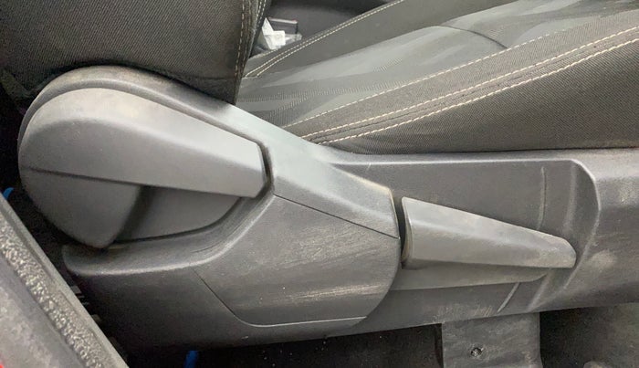 2022 Renault Kiger RXT (O) MT, Petrol, Manual, 37,448 km, Driver Side Adjustment Panel