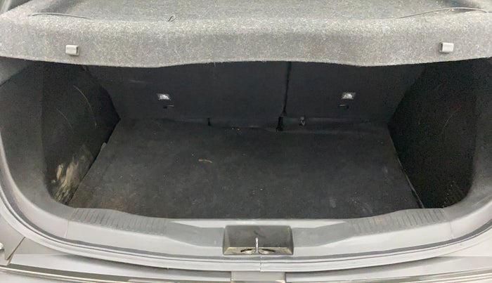 2022 Renault Kiger RXT (O) MT, Petrol, Manual, 37,448 km, Boot Inside