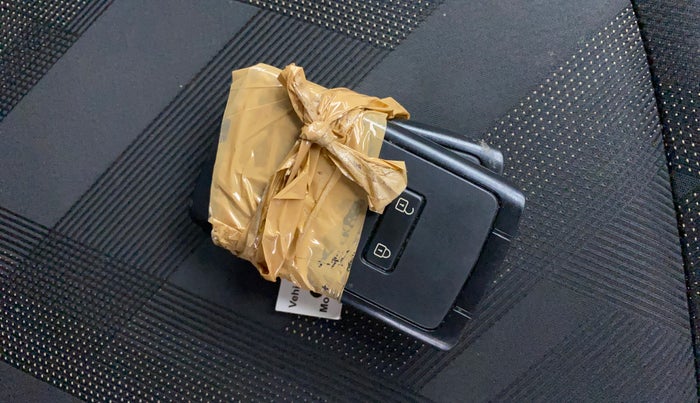 2022 Renault Kiger RXT (O) MT, Petrol, Manual, 37,448 km, Key Close Up