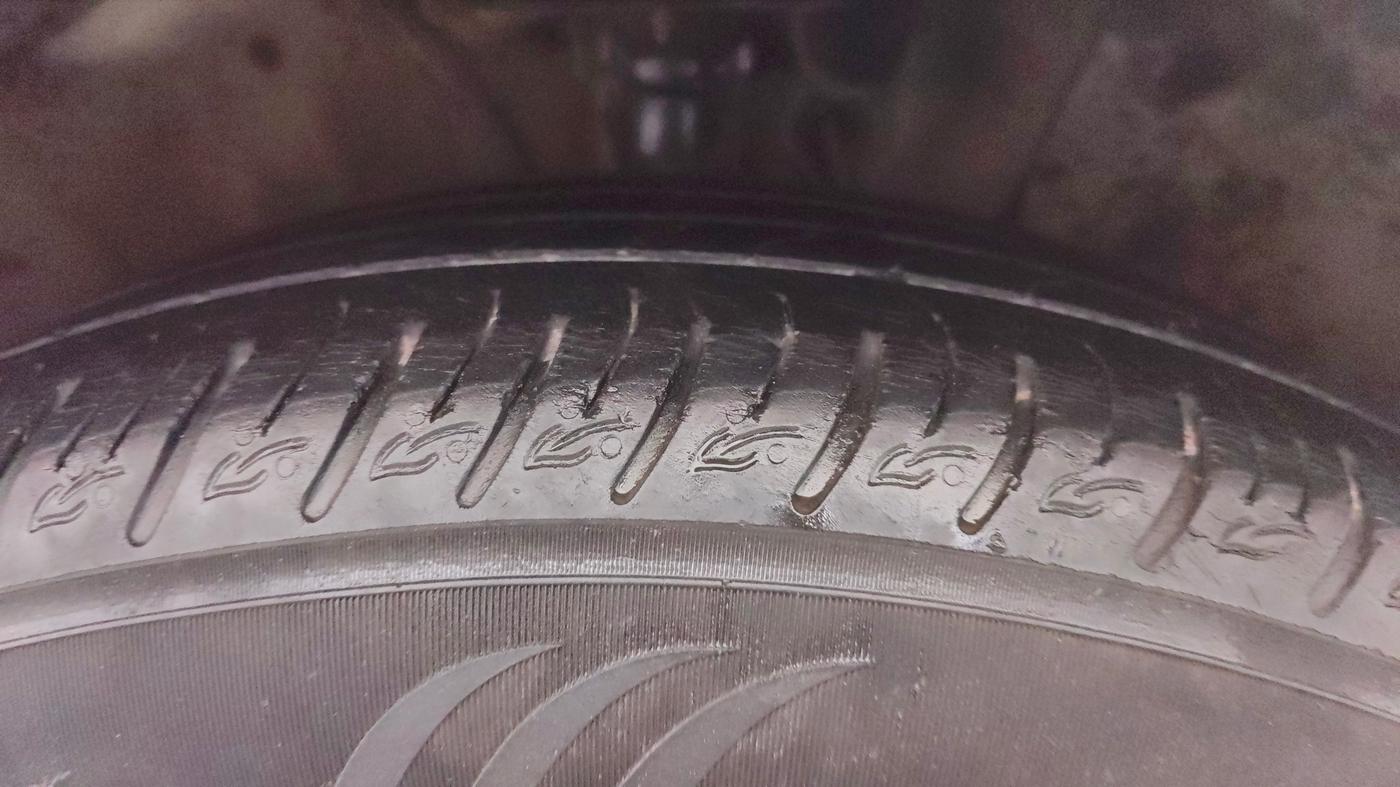 2019 Hyundai VENUE SX PLUS 1.0 TURBO DCT, Petrol, Automatic, 99,740 km, Right Front Tyre Tread