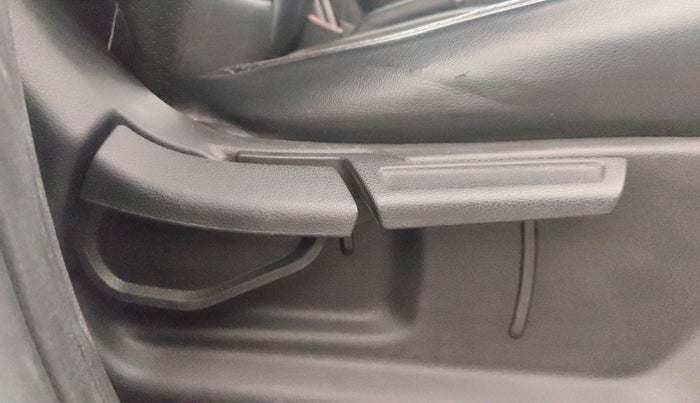 2019 Hyundai VENUE SX PLUS 1.0 TURBO DCT, Petrol, Automatic, 99,740 km, Driver Side Adjustment Panel