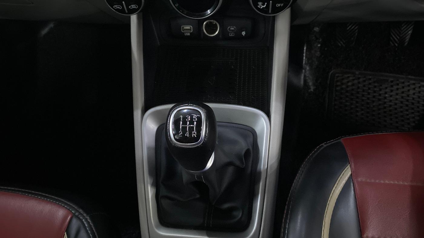2023 Hyundai VENUE SX 1.2 PETROL, Petrol, Manual, 35,896 km, Gear Lever