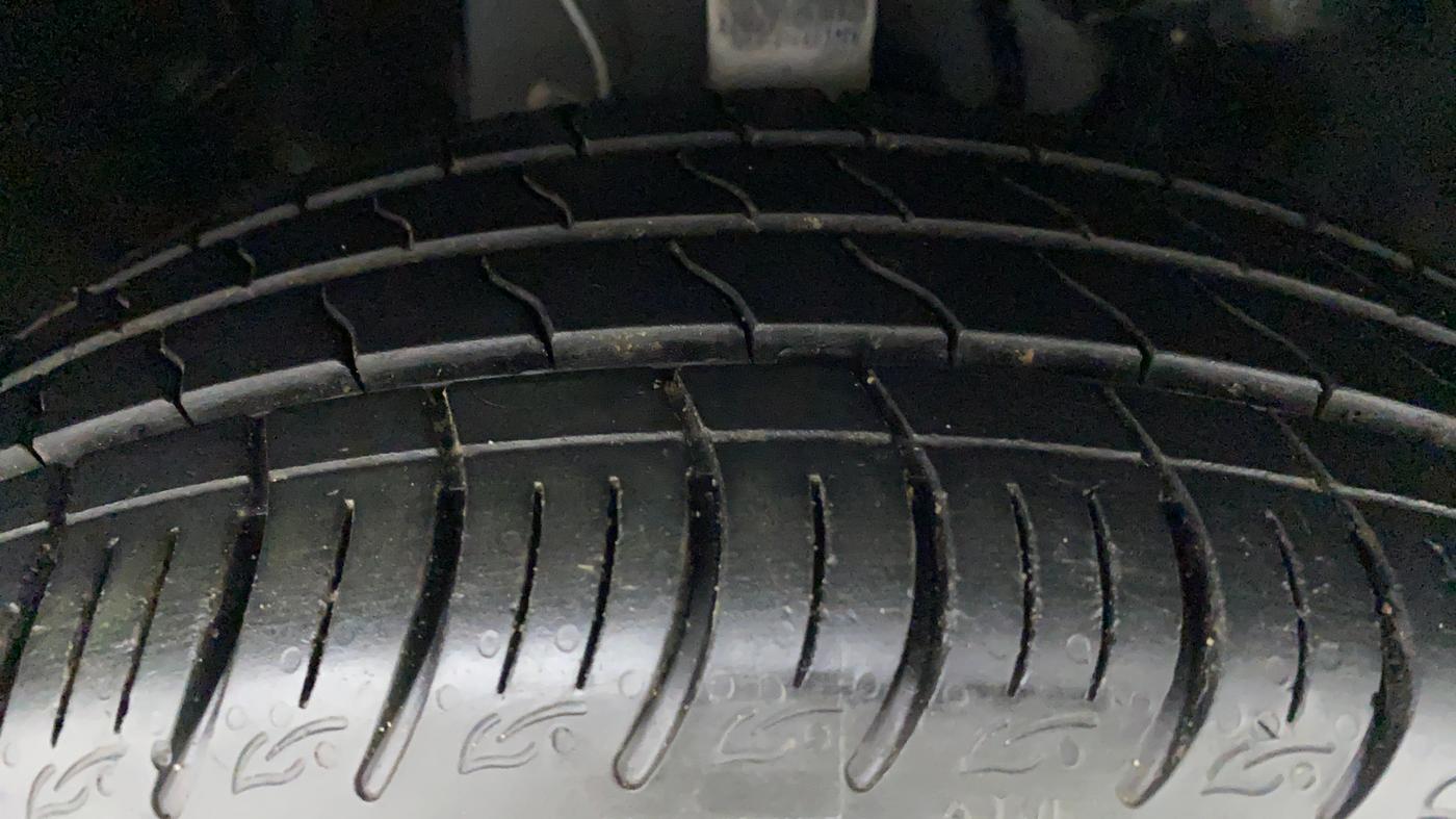 2021 Tata ALTROZ XZ 1.2, Petrol, Manual, 4,009 km, Right Front Tyre Tread