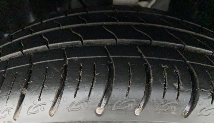 2021 Tata ALTROZ XZ 1.2, Petrol, Manual, 4,009 km, Left Front Tyre Tread