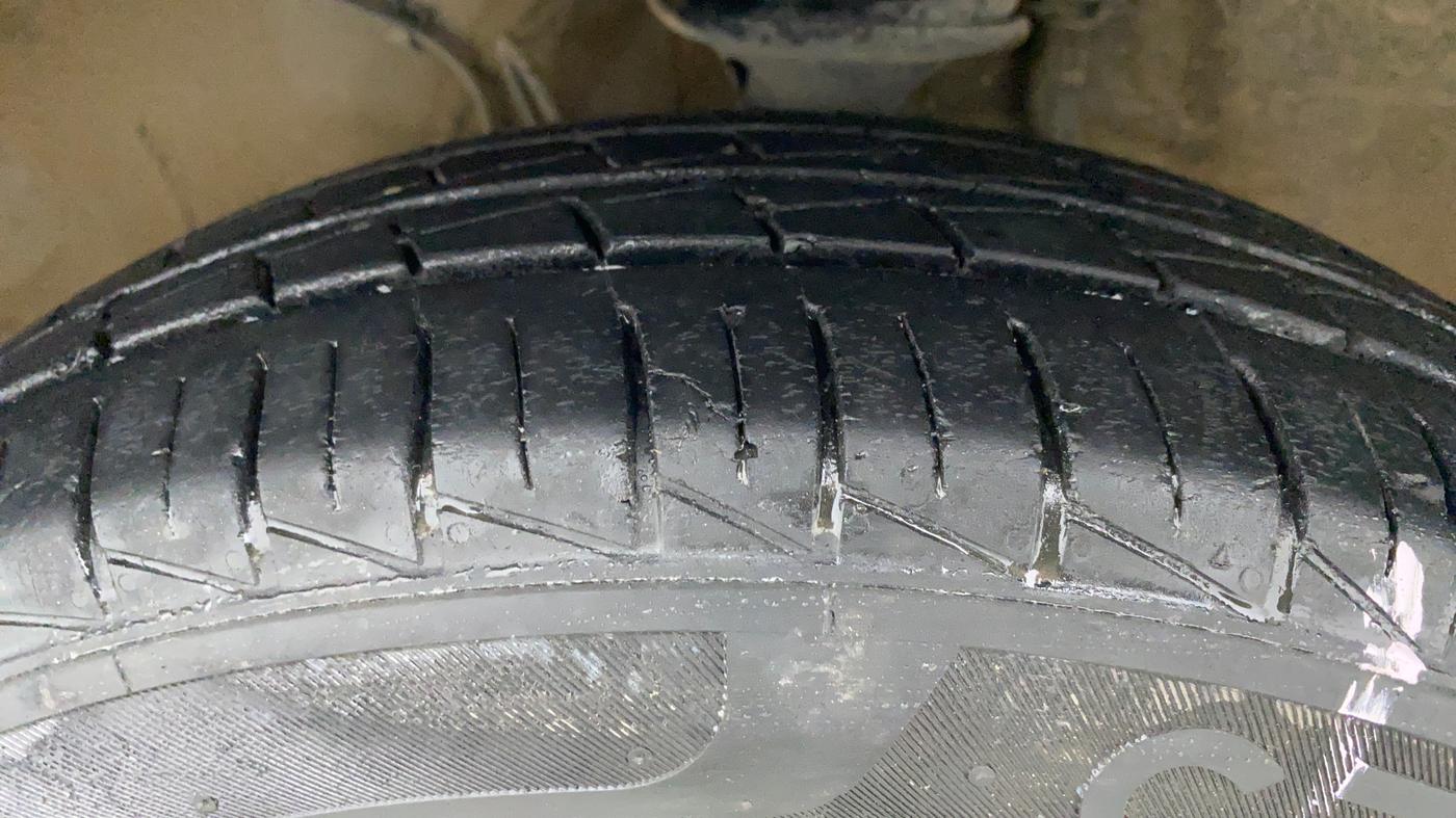 2019 Maruti Alto LXI, Petrol, Manual, 18,590 km, Left Front Tyre Tread
