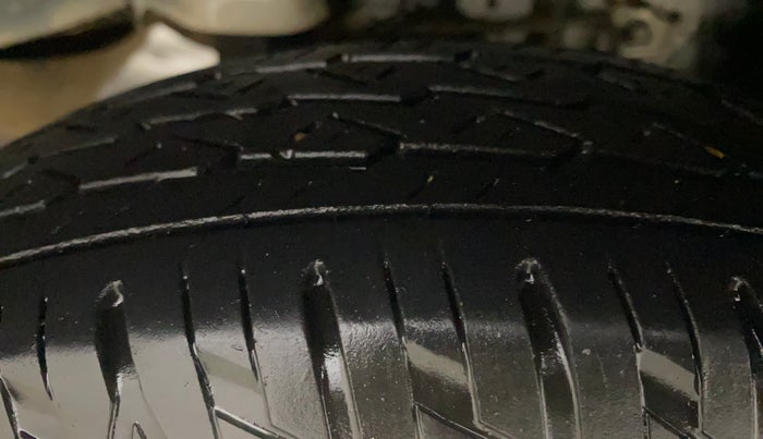 2014 Hyundai Eon ERA +, Petrol, Manual, 29,859 km, Left Rear Tyre Tread