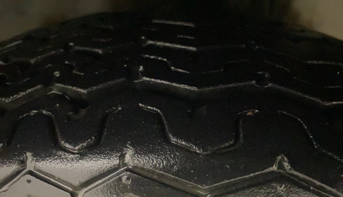 2014 Hyundai Eon ERA +, Petrol, Manual, 29,859 km, Right Front Tyre Tread