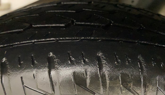 2014 Hyundai Eon ERA +, Petrol, Manual, 29,859 km, Right Rear Tyre Tread