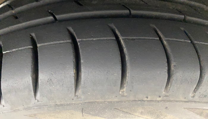 2017 Volkswagen Polo HIGHLINE1.2L, Petrol, Manual, 58,893 km, Right Front Tyre Tread