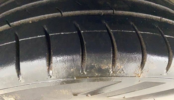 2017 Volkswagen Polo HIGHLINE1.2L, Petrol, Manual, 58,893 km, Left Front Tyre Tread