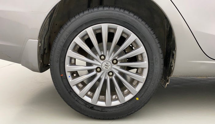 2017 Maruti Ciaz ZXI+, Petrol, Manual, 72,996 km, Right Rear Wheel