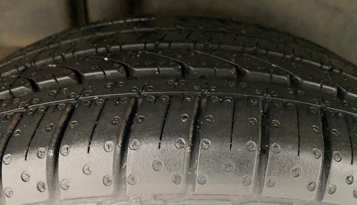 2017 Maruti Ciaz ZXI+, Petrol, Manual, 72,996 km, Right Rear Tyre Tread